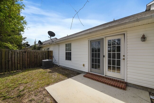 Building Photo - 3 bedroom 2 bath townhome in Towne Park