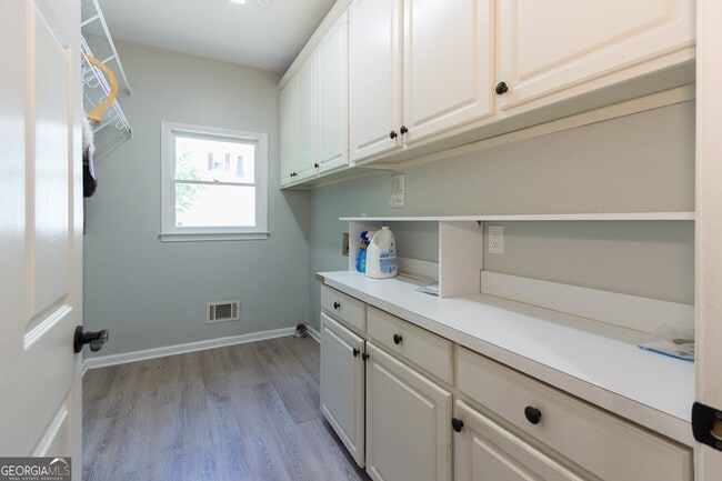 Building Photo - 5166 Wheeler Dr