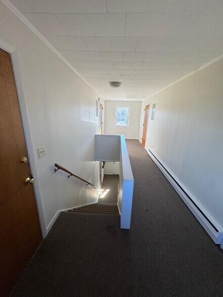 Building Photo - 120 Elm St