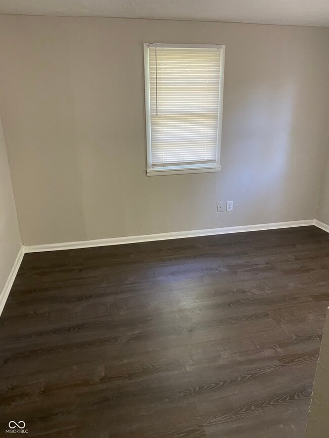 Building Photo - 2373 N Oxford St