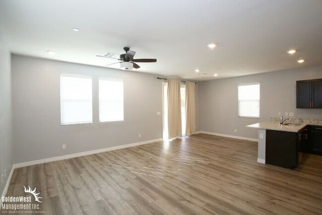 Building Photo - Bright & Stylish 3Bdm 2.5Ba Home in Henderson