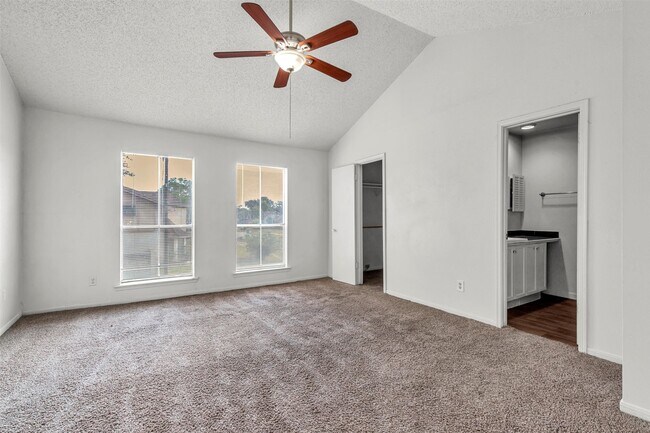 Building Photo - 7700 Creekbend Dr