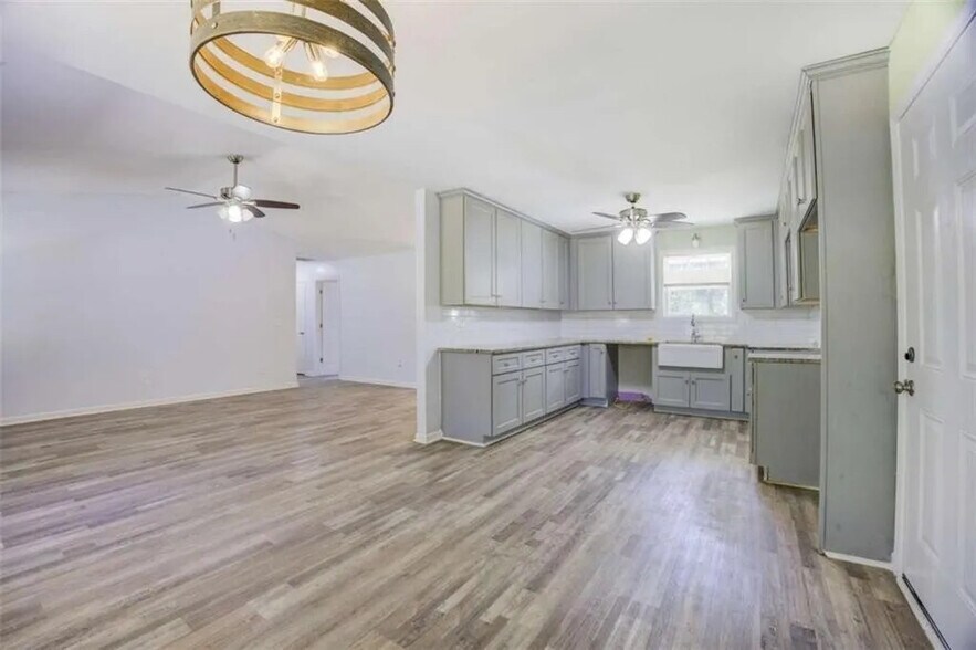 Building Photo - Room in House on Navajo Trail