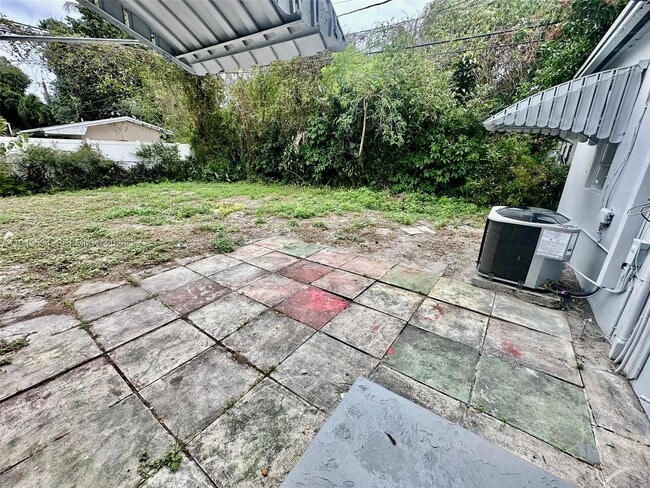 Building Photo - 11925 NW 3rd Ave