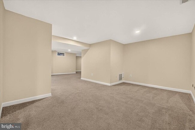 Building Photo - 6430 Bellevue Pl