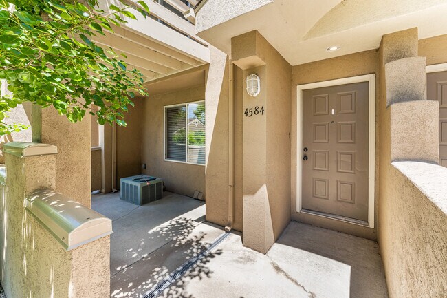 Building Photo - 4584 E Kentucky Cir