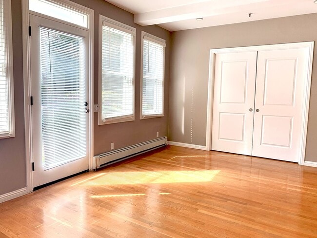 Building Photo - 2720 Sacramento St