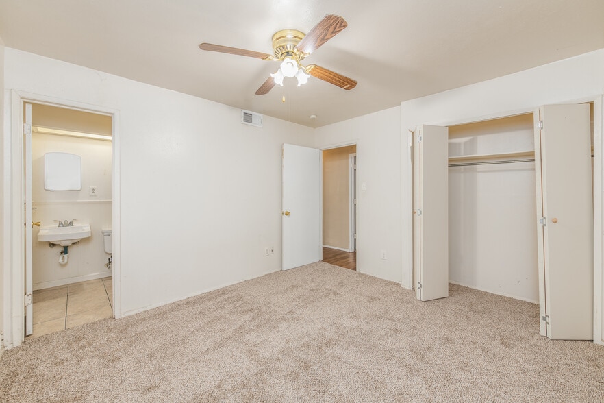 Master bedroom - 1816 E Tucker Blvd