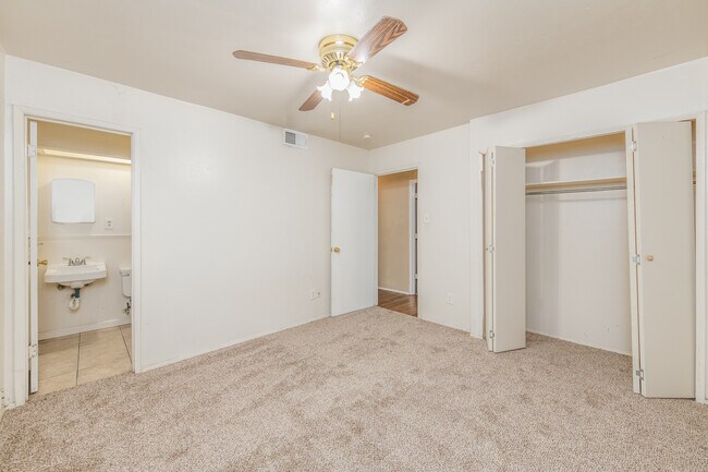 Master bedroom - 1816 E Tucker Blvd