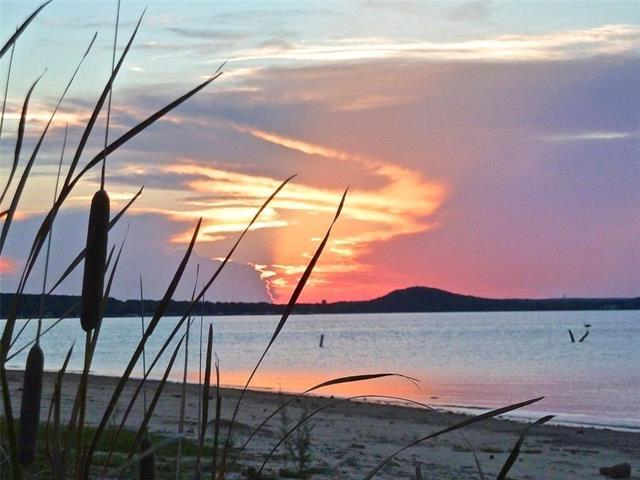 Building Photo - 504 Doe Ln