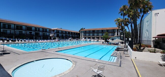Building Photo - Los Caballeros Clubhouse #1102