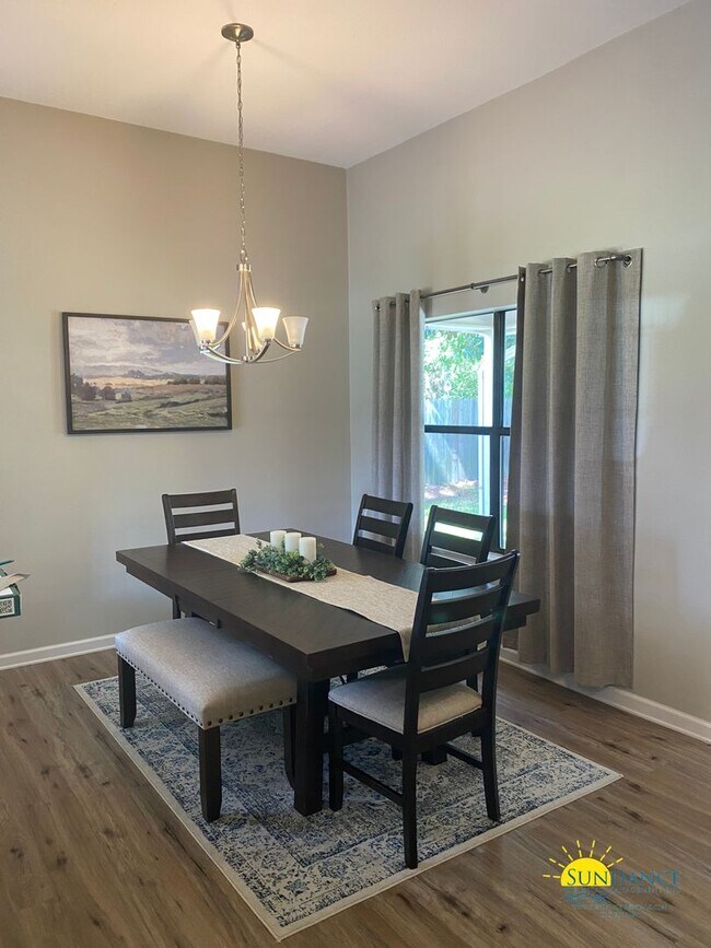 Building Photo - Spacious 3-Bedroom Home in Mary Esther Nea...