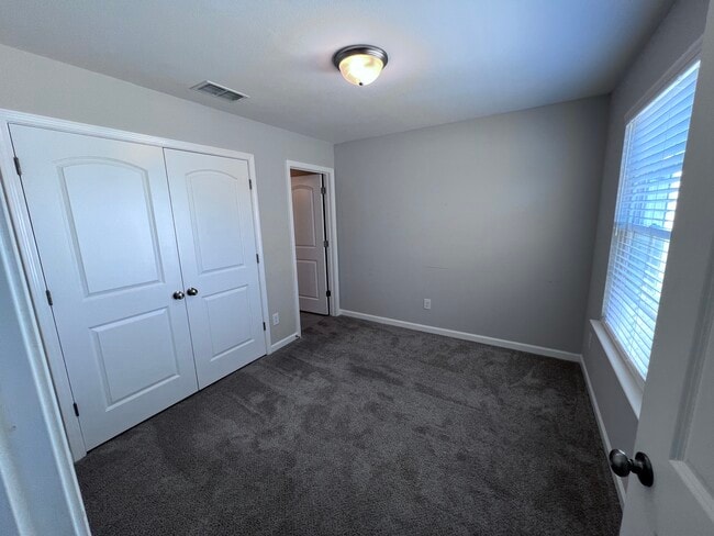 Building Photo - 3250 Clemons Cir