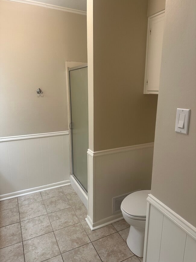 Building Photo - 4106 S Park Dr
