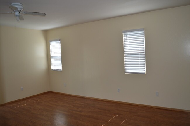 Building Photo - 3 Bedroom, Two Bathroom with Two Separate ...