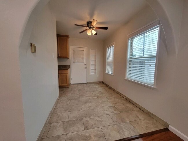 Building Photo - 2221