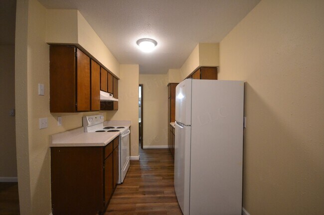 Building Photo - Longton Apartments