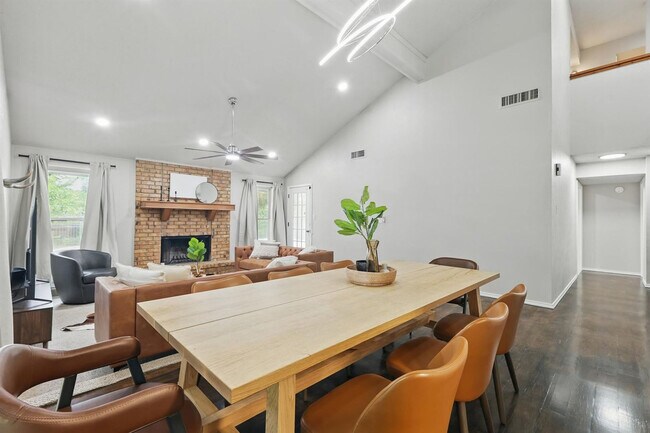 Building Photo - 5830 Jester Dr