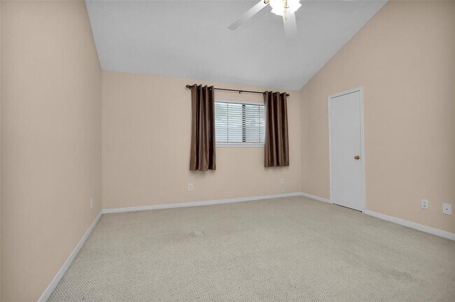 Building Photo - 938 Memorial Village Dr