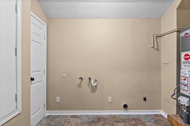 Building Photo - 114 Grand Ave