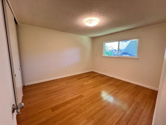 Building Photo - #244-5110 SE 41st Ave