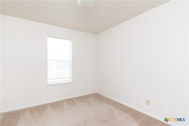 Building Photo - 2014 Cedarhill Dr