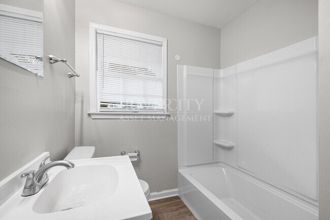 Building Photo - 1381 Laudeen Dr