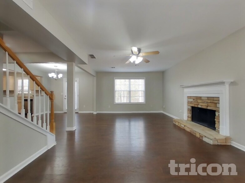 Building Photo - 542 Meadow Spring Dr