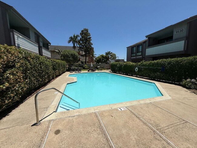 Building Photo - Spacious 1 Bedroom, 1 Bath Condo with Vaul...