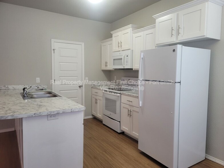 Building Photo - 2108 Ingalls Ln