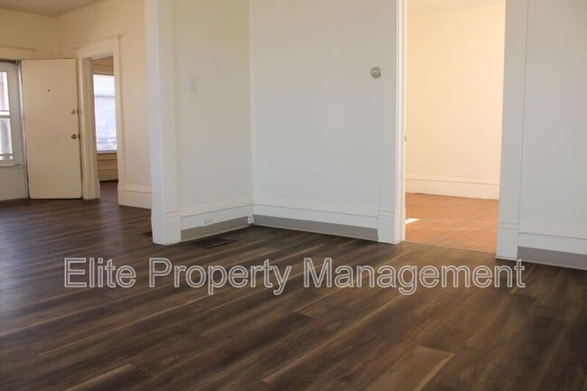 Building Photo - 326 W Routt Ave