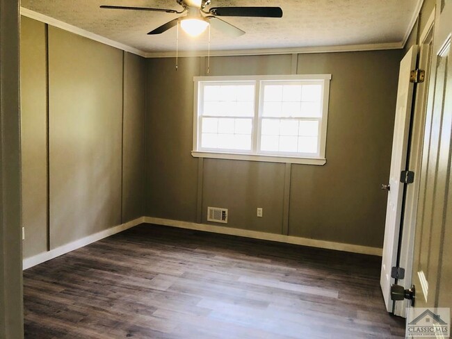 Building Photo - 360-362 Lexington Heights