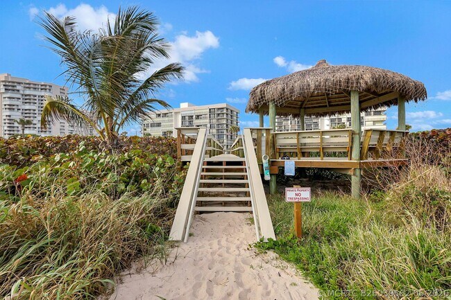 Building Photo - 5059 N Hwy A1A
