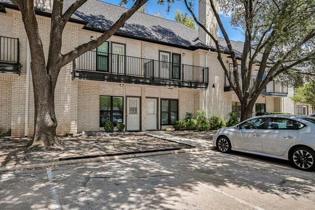 Building Photo - 1307 Kinney Ave