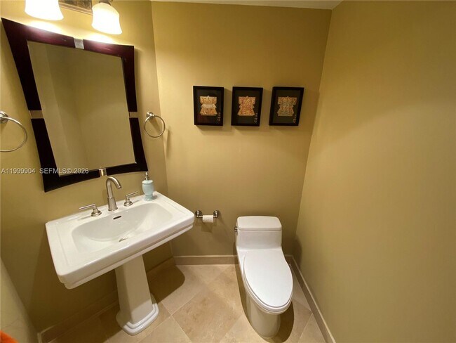 Building Photo - 701 Brickell Key Blvd