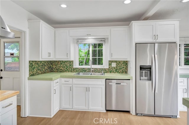 Building Photo - 546 S Beachwood Dr