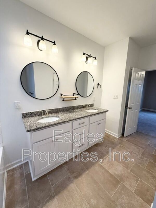 Building Photo - 328 N Landing Dr