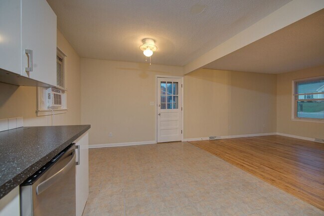 Building Photo - COMING SOON! Charming 3 Beds and 1 Bath Ra...