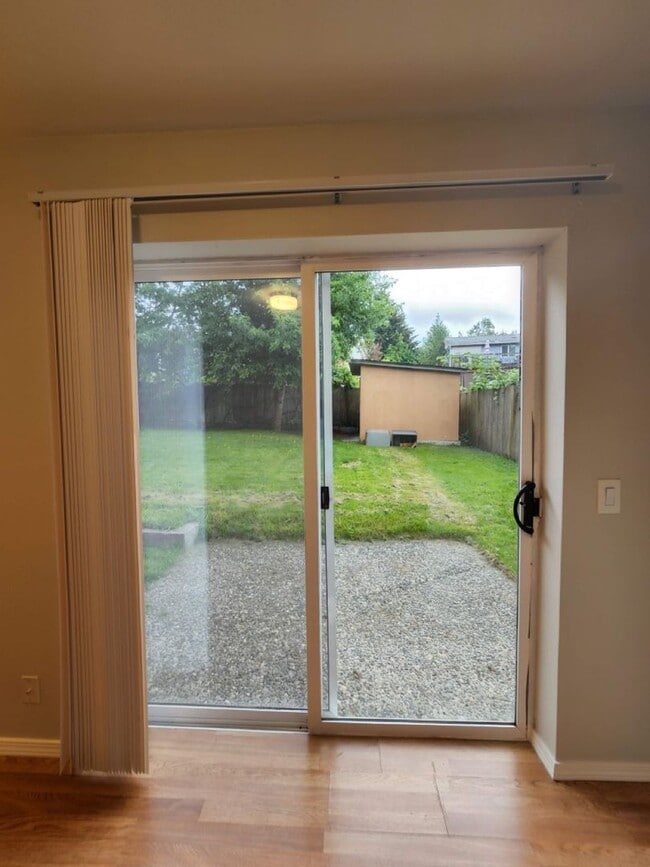 Building Photo - Welcome to your new home in the heart of Juanita!