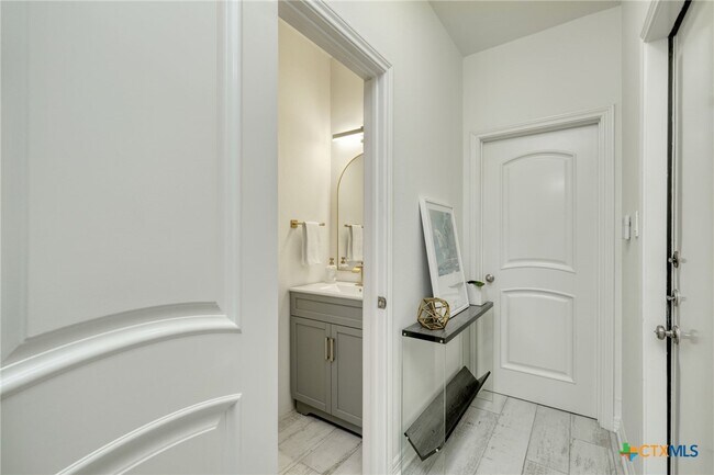 Building Photo - 30209 Oak Tree Dr