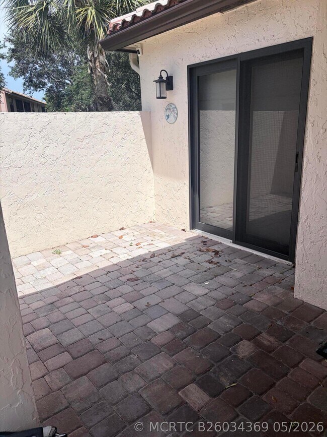 Building Photo - 3072 Inglewood Terrace