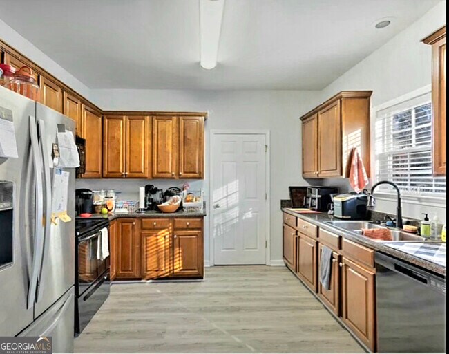 Building Photo - 564 Edgefield Way