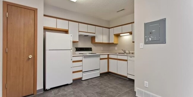 Building Photo - Beautiful 2BR 1ba condo