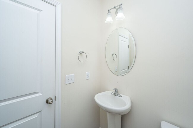 Building Photo - 201 Bigleaf Ct