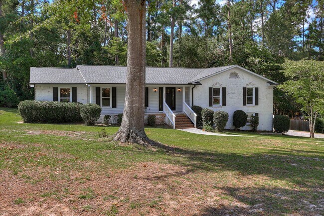 Building Photo - 2111 Huron Dr