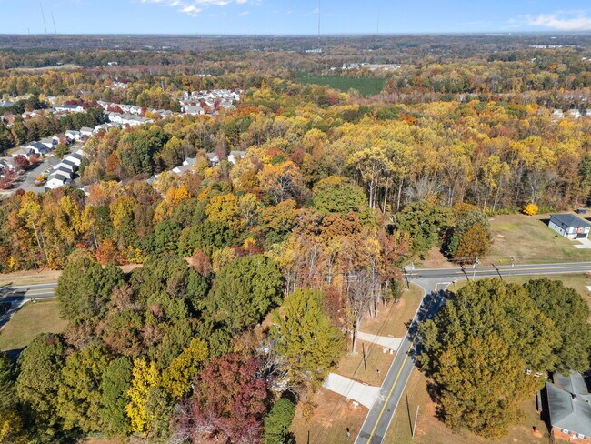 Building Photo - 8625 Cedarbrook Dr