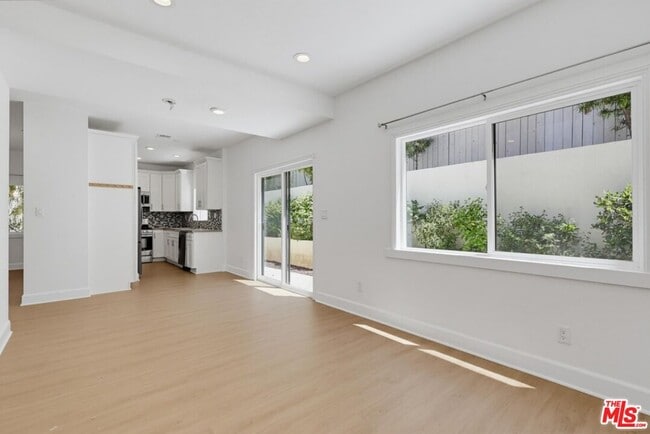 Building Photo - 3528 Mesquite Dr