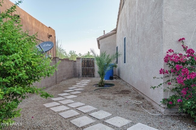 Building Photo - 4609 E Pinnacle Vista Dr