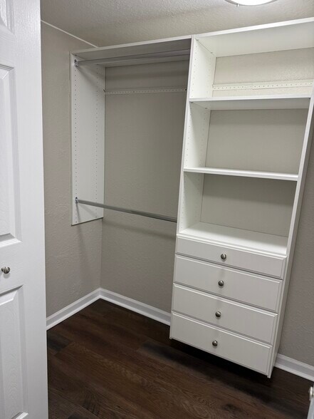 Building Photo - 705 Boardwalk Dr