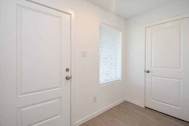 Building Photo - 3045 Fantasy Ter Dr